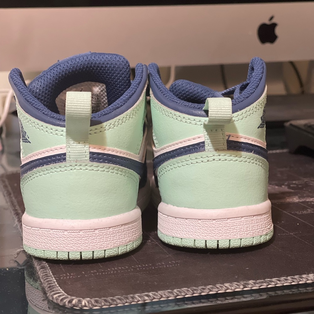 Nike Air Jordan 1 - Picture 4 of 5